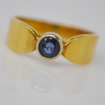 Raul Haas 18K Yellow Gold Sapphire Ring