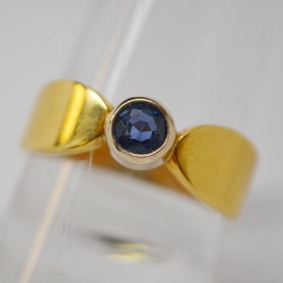 Raul Haas 18K Yellow Gold Sapphire Ring