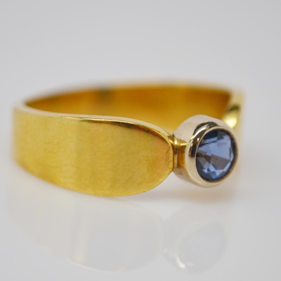 Raul Haas 18K Yellow Gold Sapphire Ring