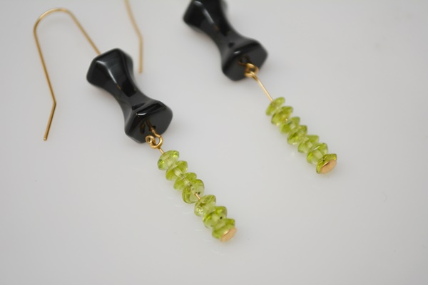 Vintage 14K Yellow Gold Onyx and Peridot Dangle Pierced Earrings