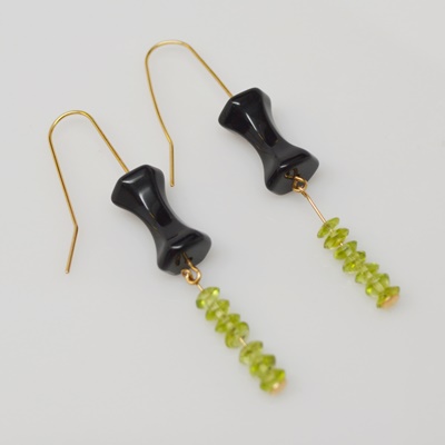 Vintage 14K Yellow Gold Onyx and Peridot Dangle Pierced Earrings