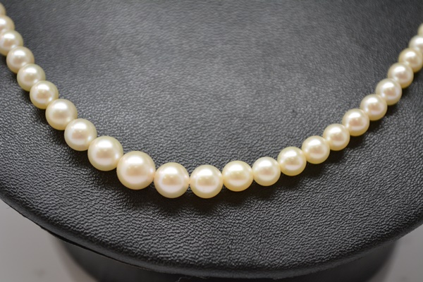 14K White Gold Diamond and Graduated Cultured Pearl Necklace