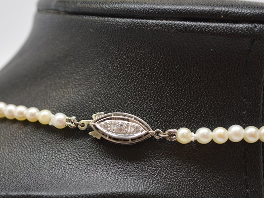 14K White Gold Diamond and Graduated Cultured Pearl Necklace