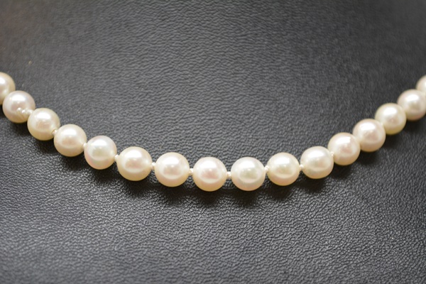 Vintage Cultured Pearl Necklace With a 14K Yellow Gold Clasp