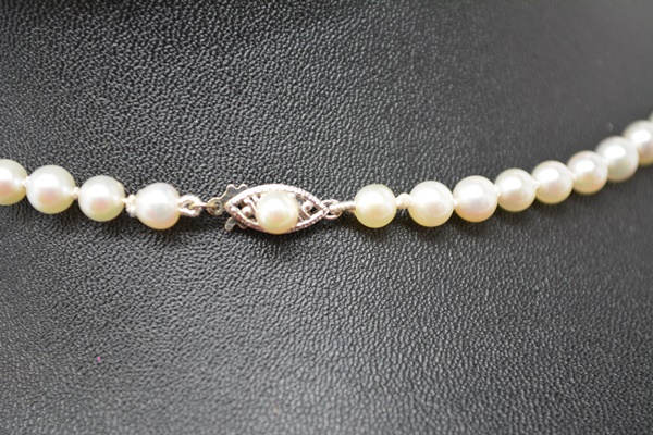 Vintage Cultured Pearl Necklace With 14K White Gold Pearl Clasp
