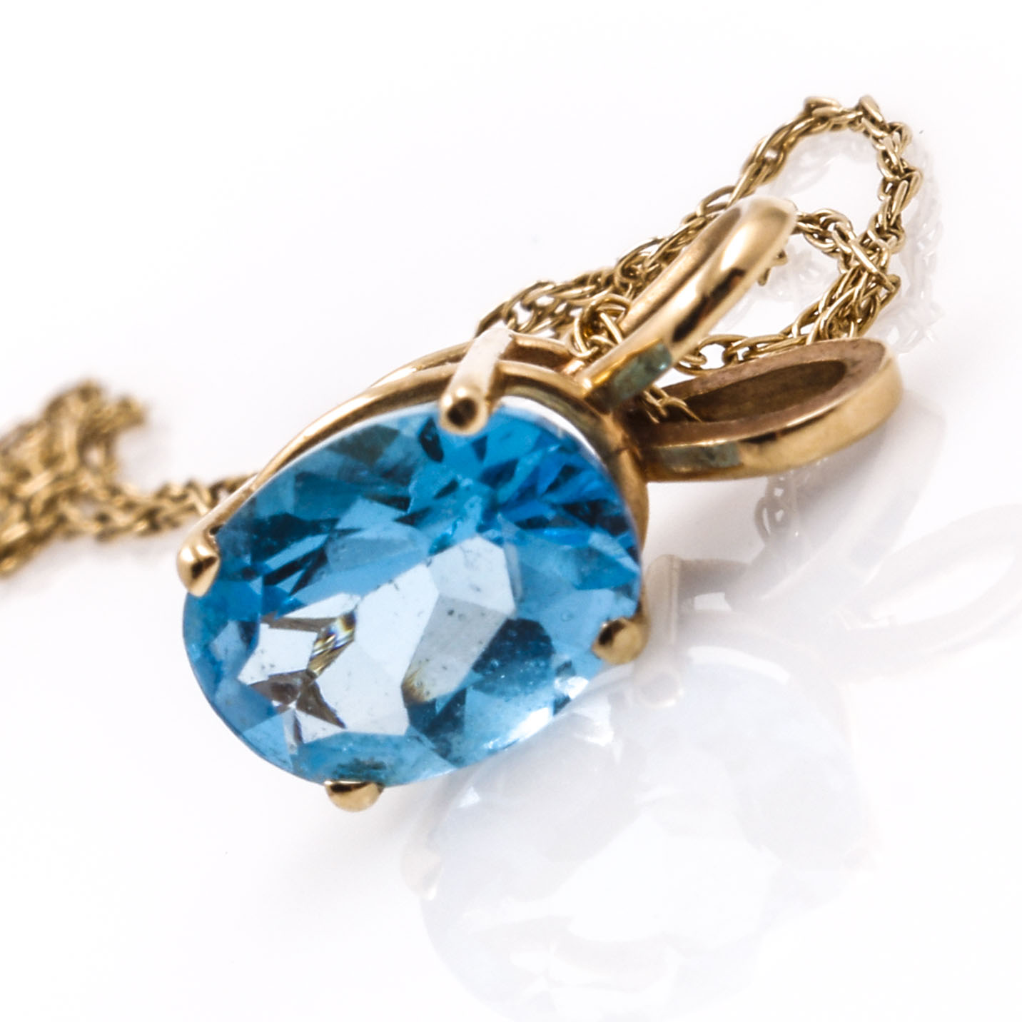 14K Yellow Gold Blue Topaz Pendant Necklace