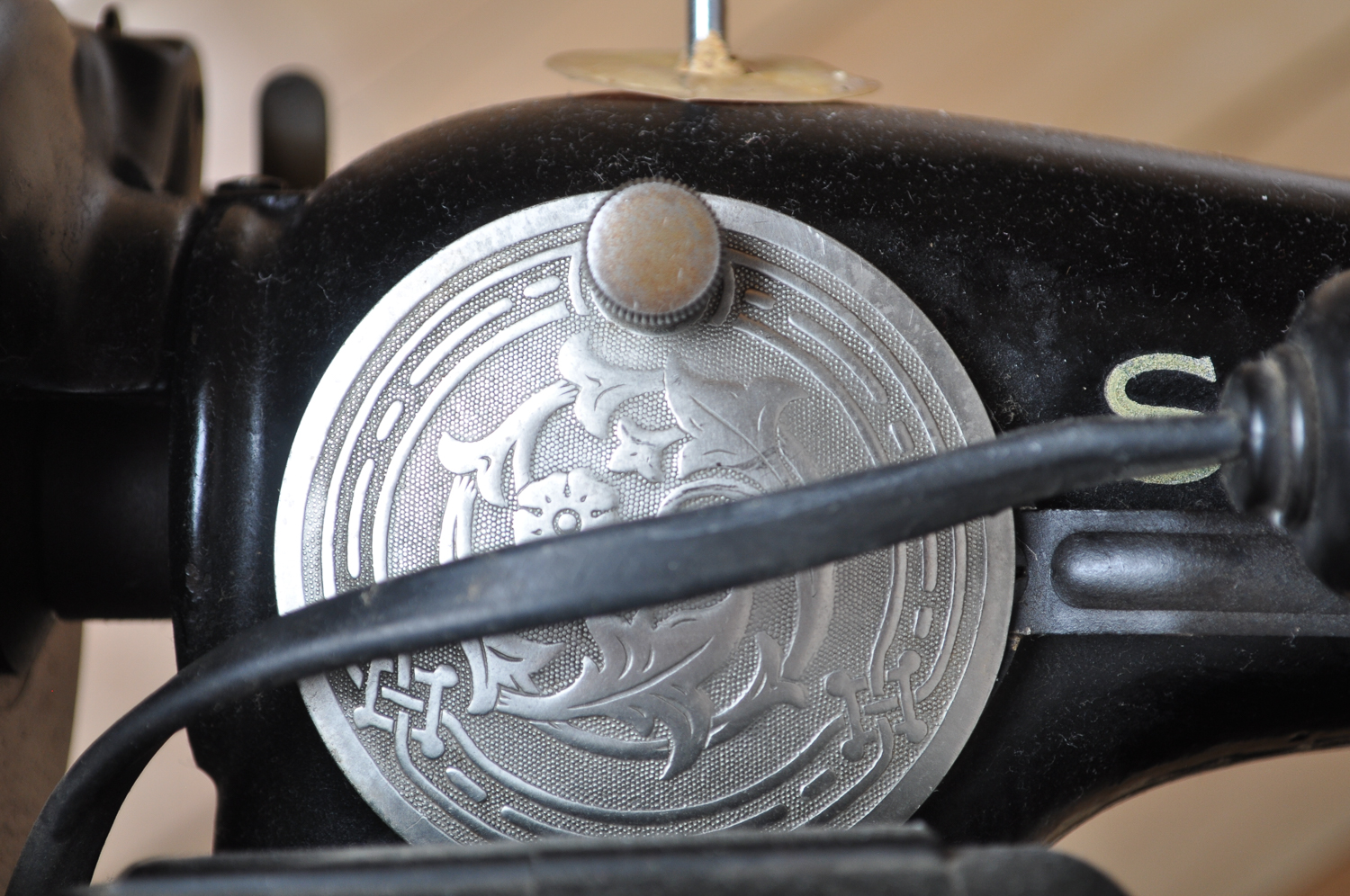 Vintage Singer Sewing Machine With Vintage Stand