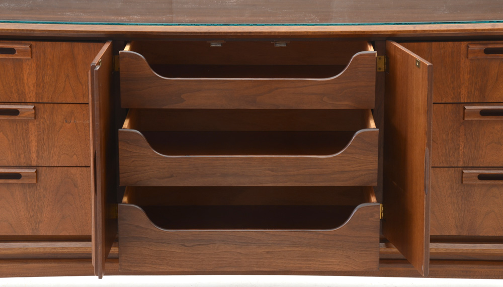 Mid Century Modern Chest of Drawers