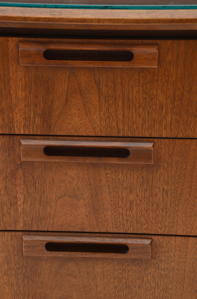 Mid Century Modern Chest of Drawers