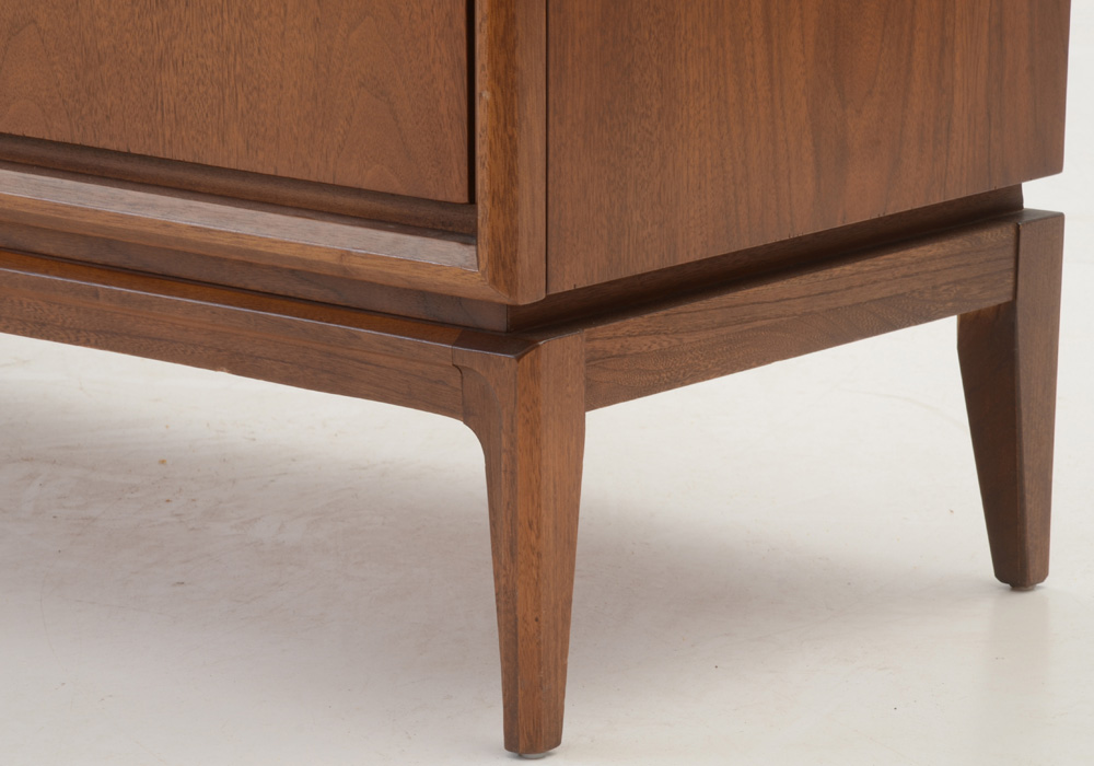 Mid Century Modern Chest of Drawers