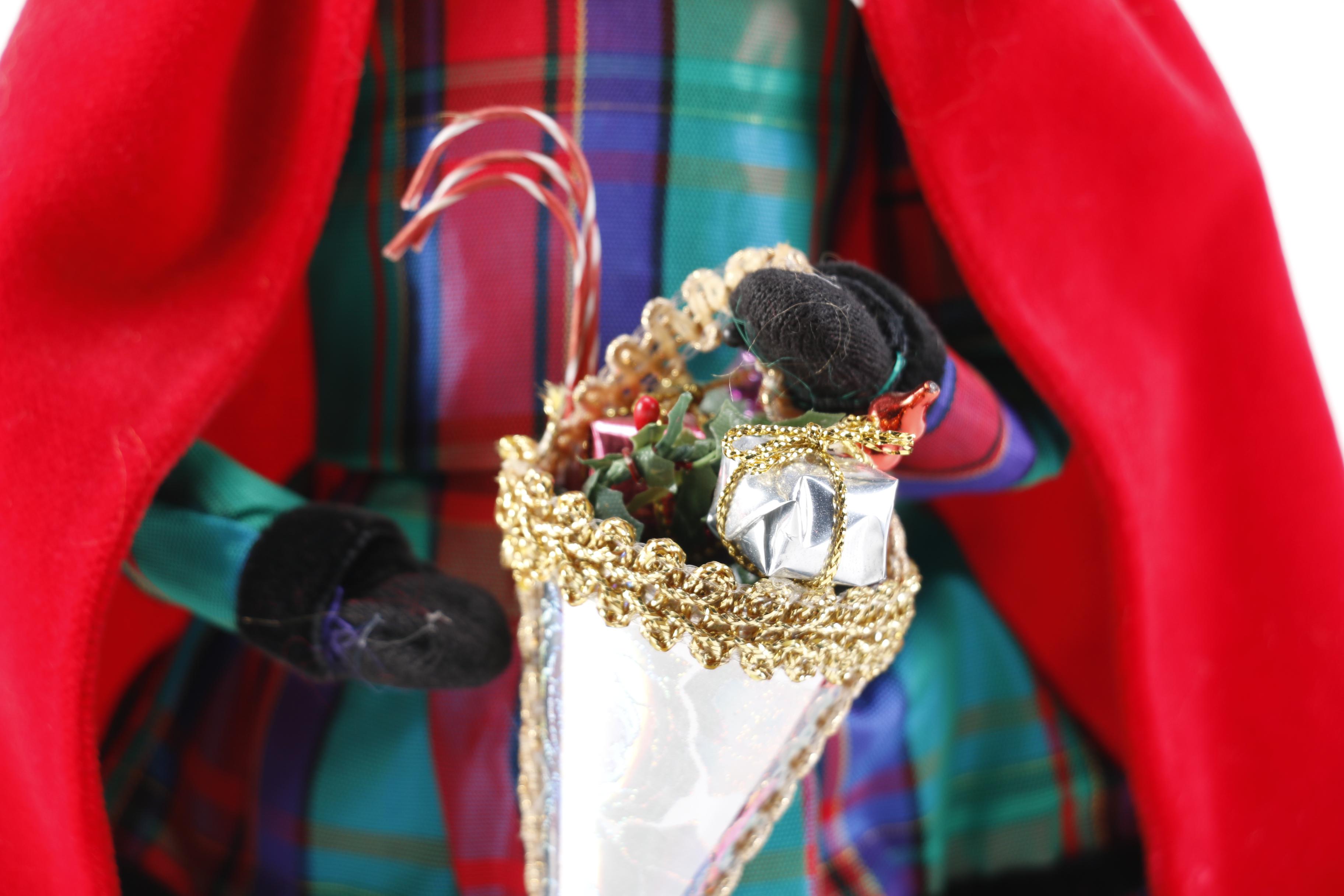 Pair of Byers Choice Caroler Dolls