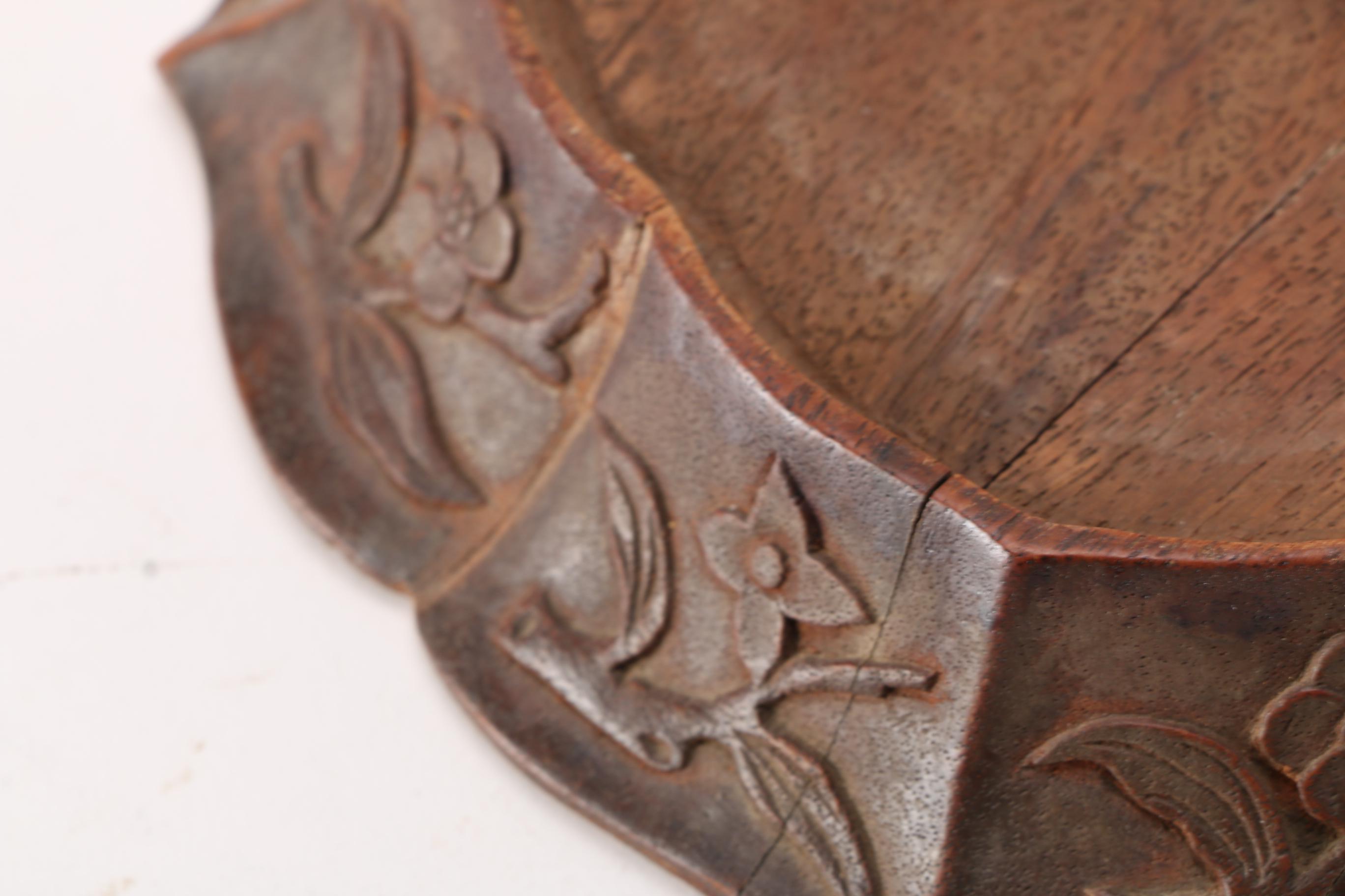 Chinese Ceramic Bowl With Wooden Stand