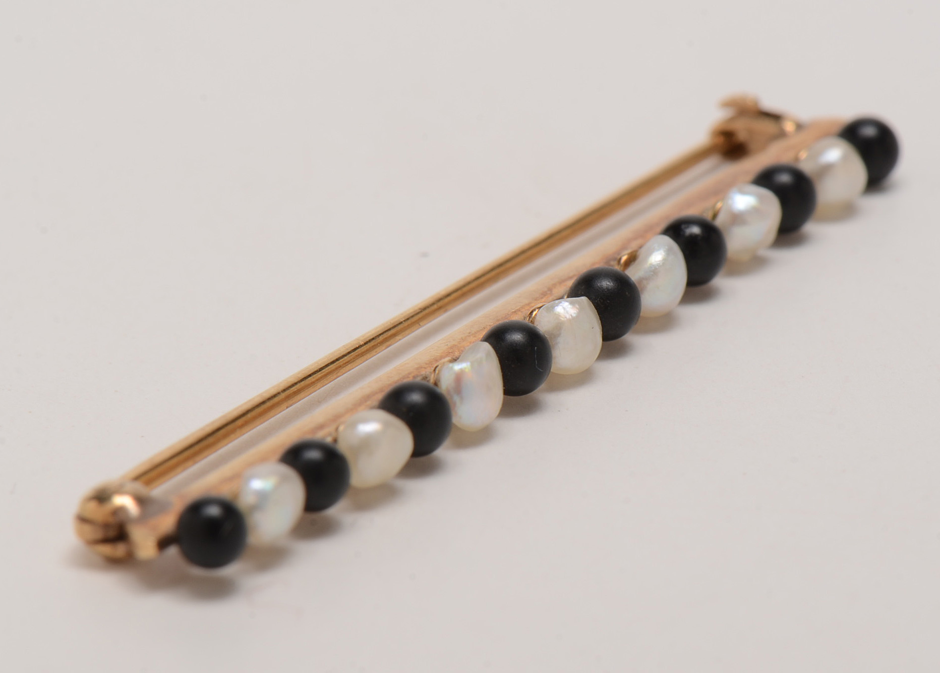 Vintage 14K Yellow Gold Freshwater Pearl Black Onyx Bar Pin