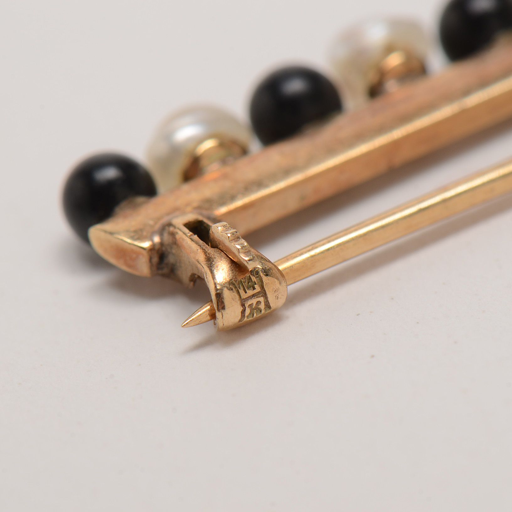 Vintage 14K Yellow Gold Freshwater Pearl Black Onyx Bar Pin