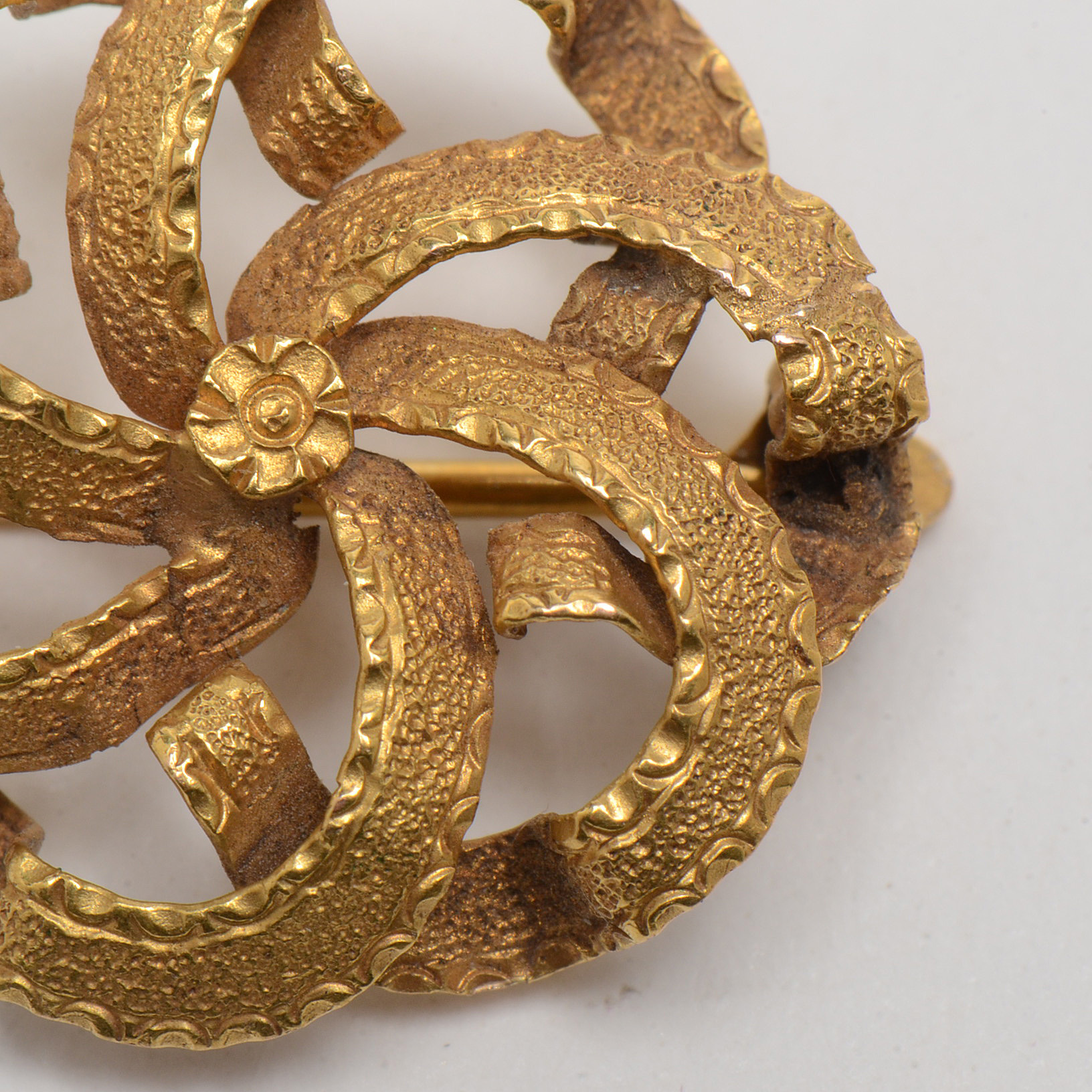 Early 20th Century 14K Yellow Gold Swirled Flower Pin