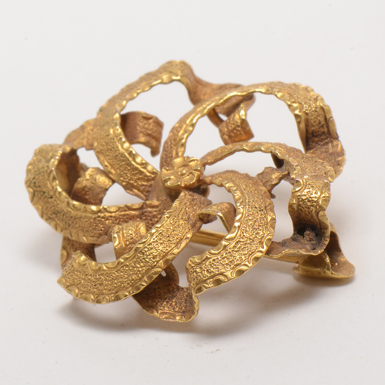 Early 20th Century 14K Yellow Gold Swirled Flower Pin