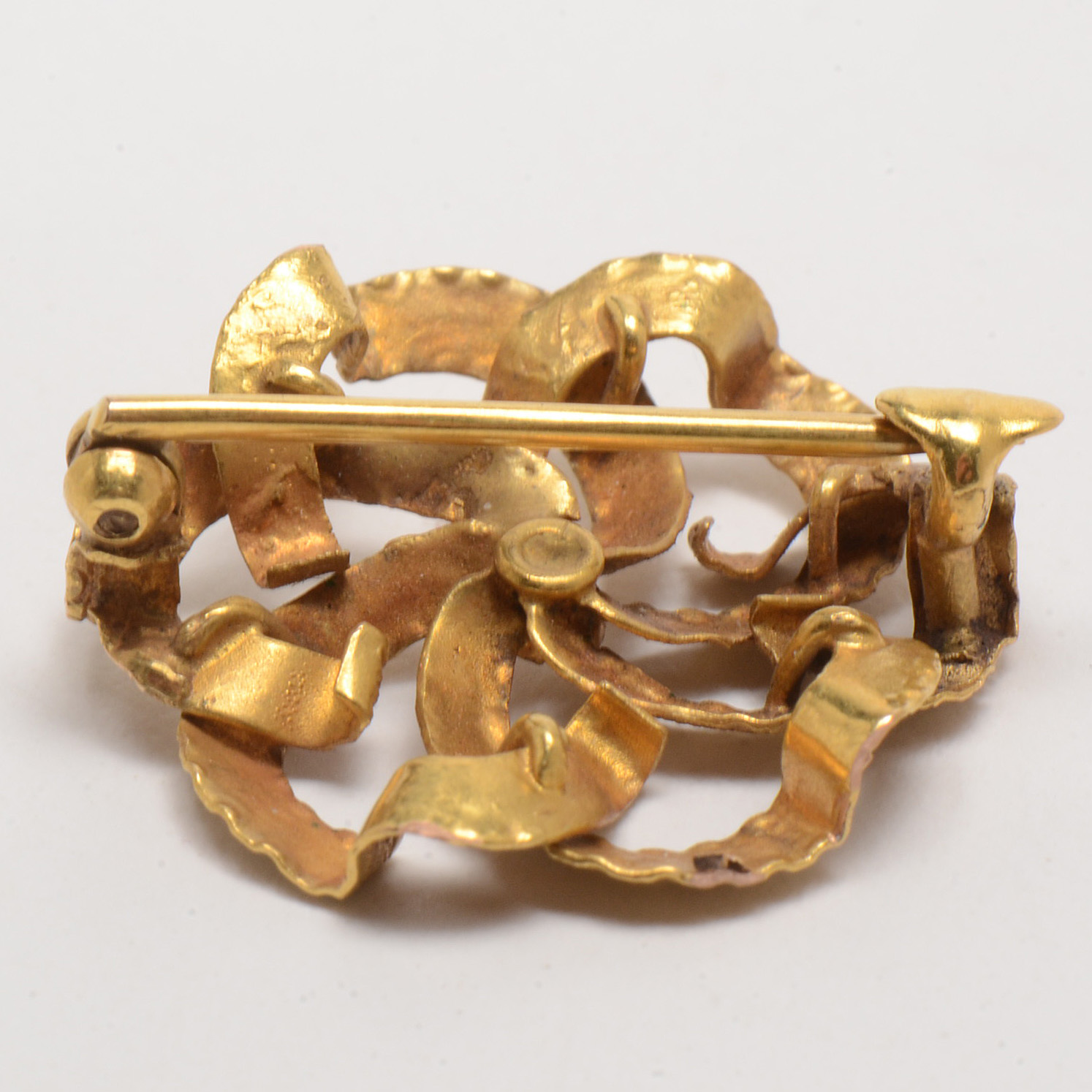 Early 20th Century 14K Yellow Gold Swirled Flower Pin