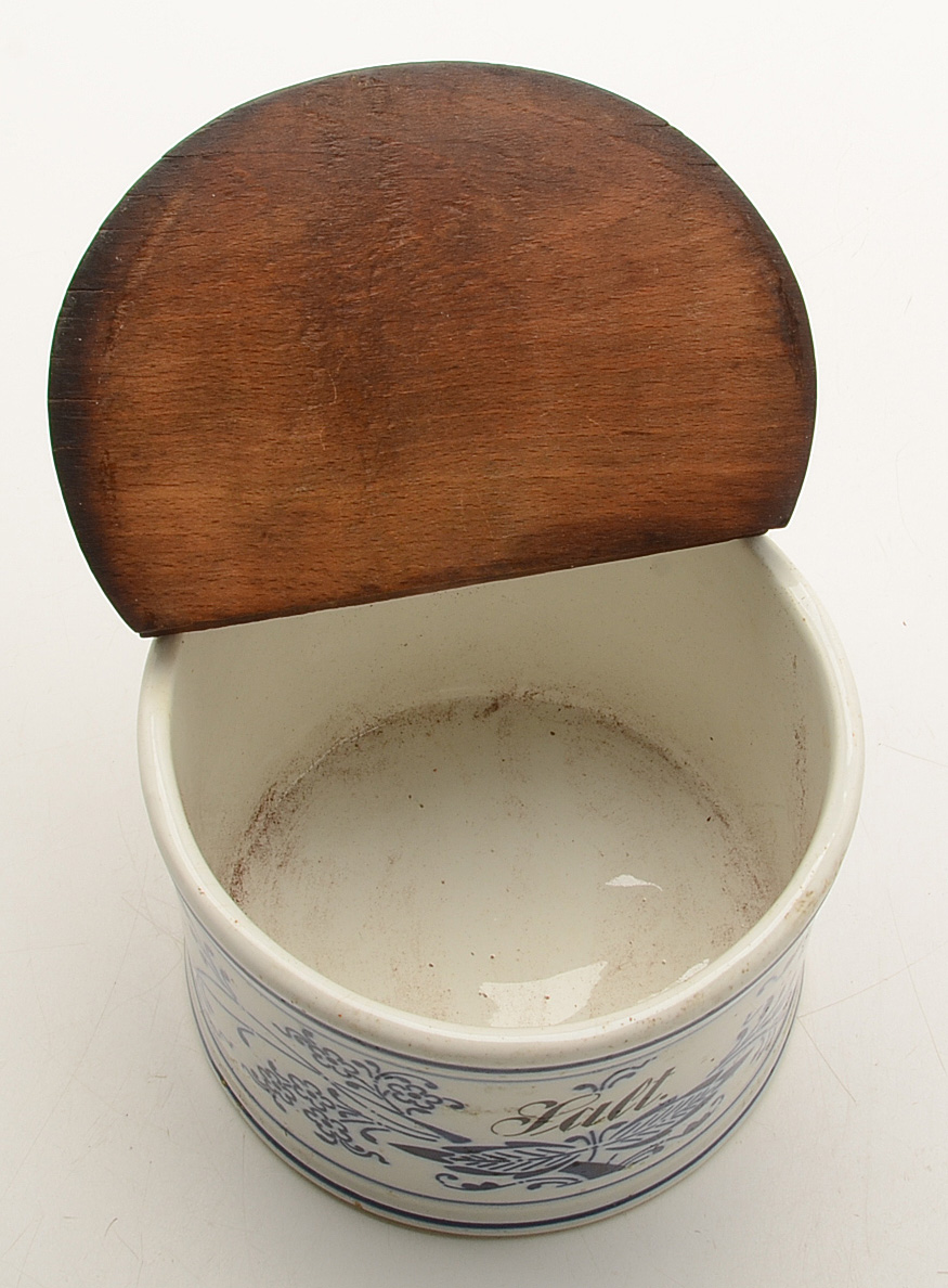 Collection of Vintage Kitchen Items