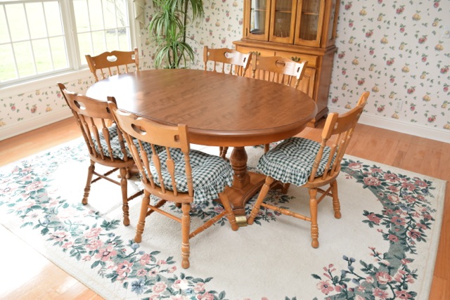 Cochrane Penn "Bay Colony" Dining Table and Six Maple Chairs