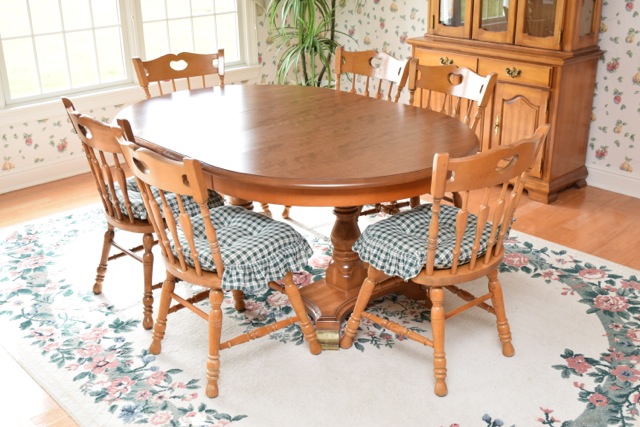 Cochrane Penn "Bay Colony" Dining Table and Six Maple Chairs
