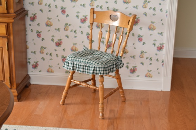 Cochrane Penn "Bay Colony" Dining Table and Six Maple Chairs