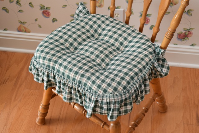 Cochrane Penn "Bay Colony" Dining Table and Six Maple Chairs