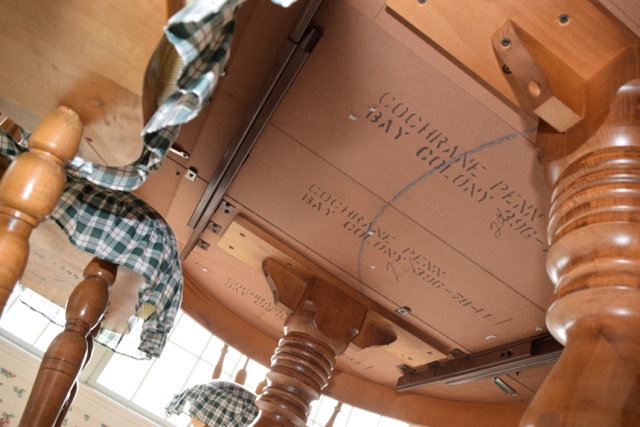 Cochrane Penn "Bay Colony" Dining Table and Six Maple Chairs