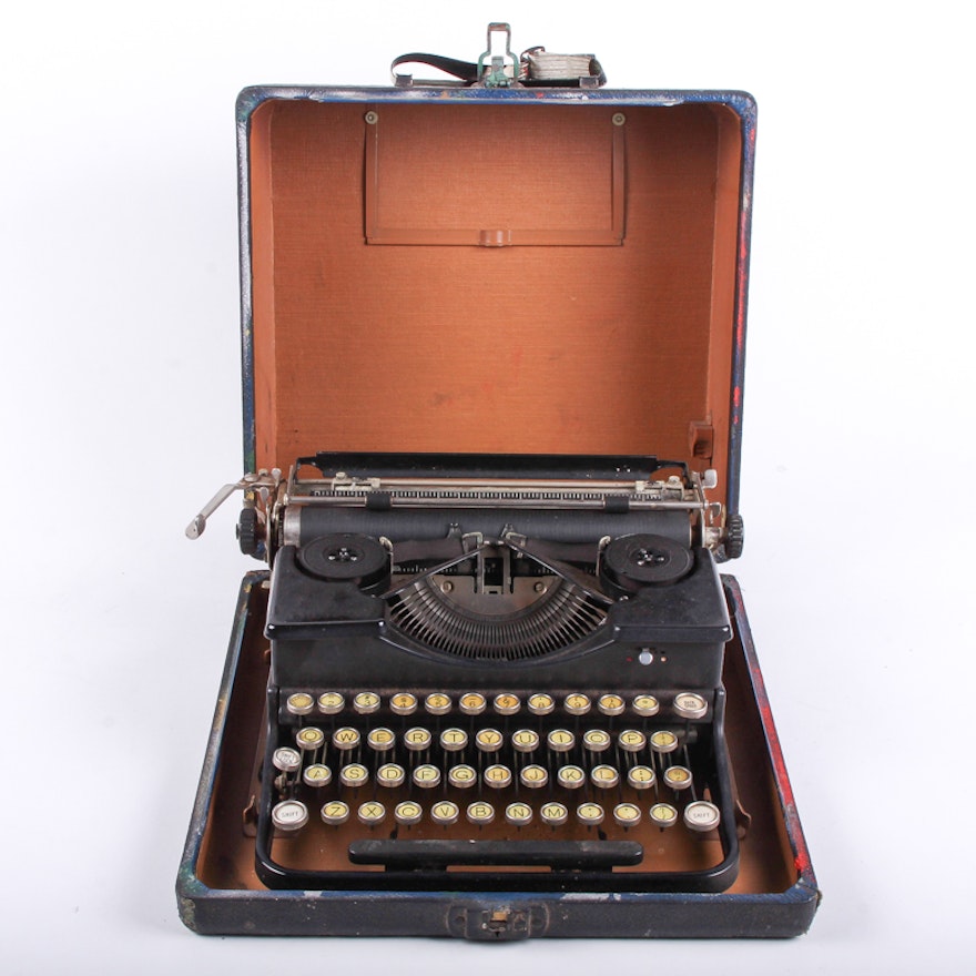 Vintage Royal Typewriter in Case