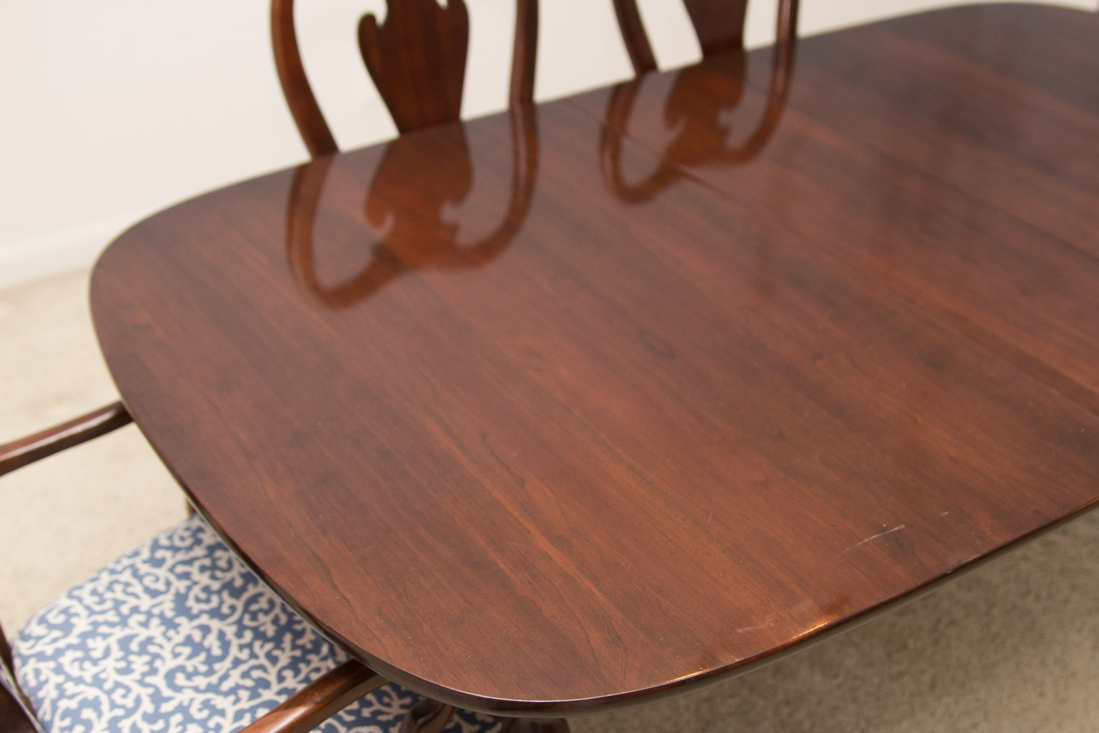 Thomasville Furniture Queen Anne Style Dining Table and Chair Set