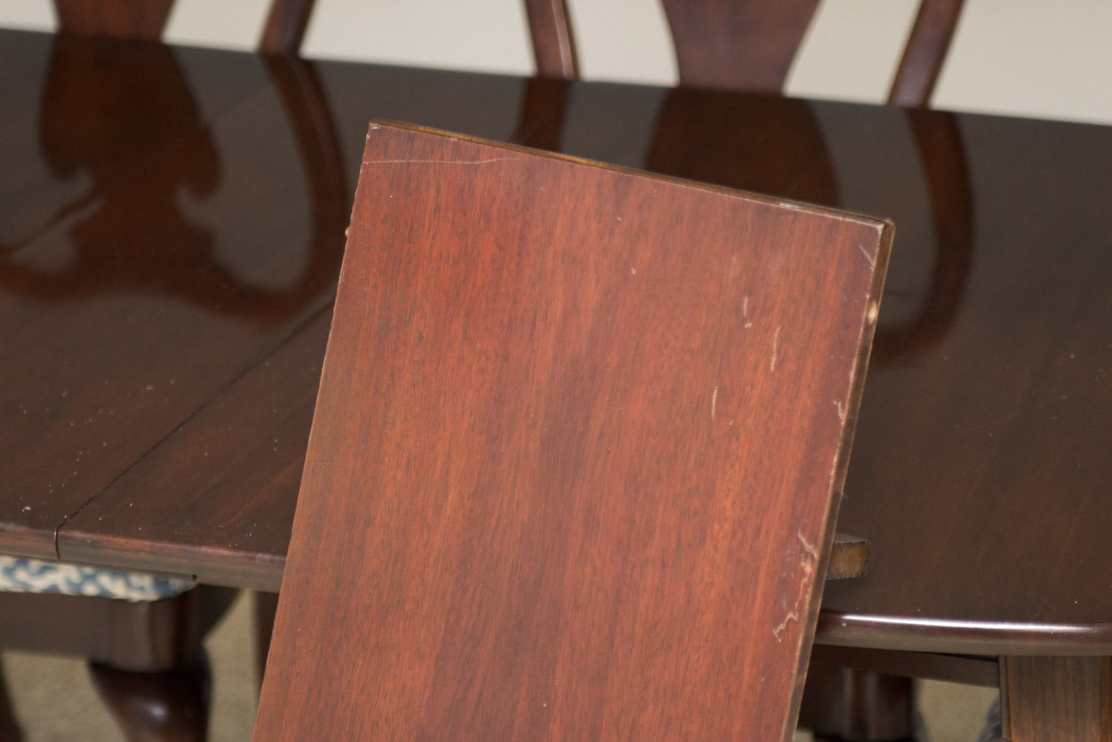 Thomasville Furniture Queen Anne Style Dining Table and Chair Set