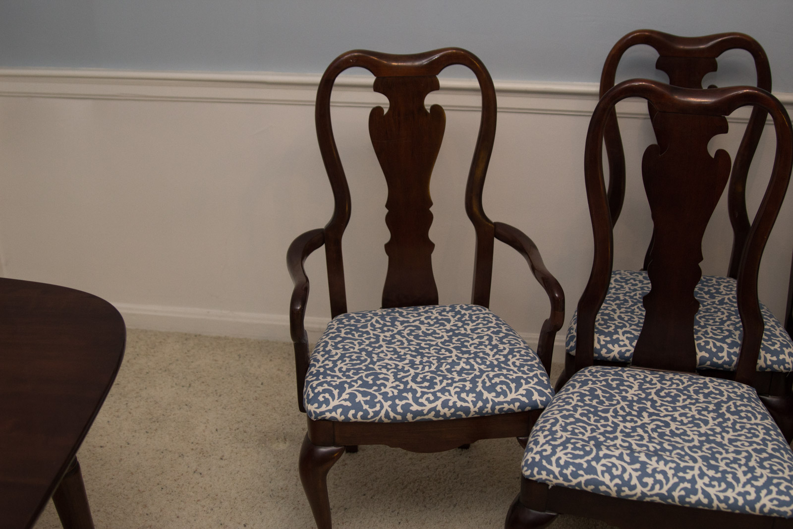 Thomasville Furniture Queen Anne Style Dining Table and Chair Set