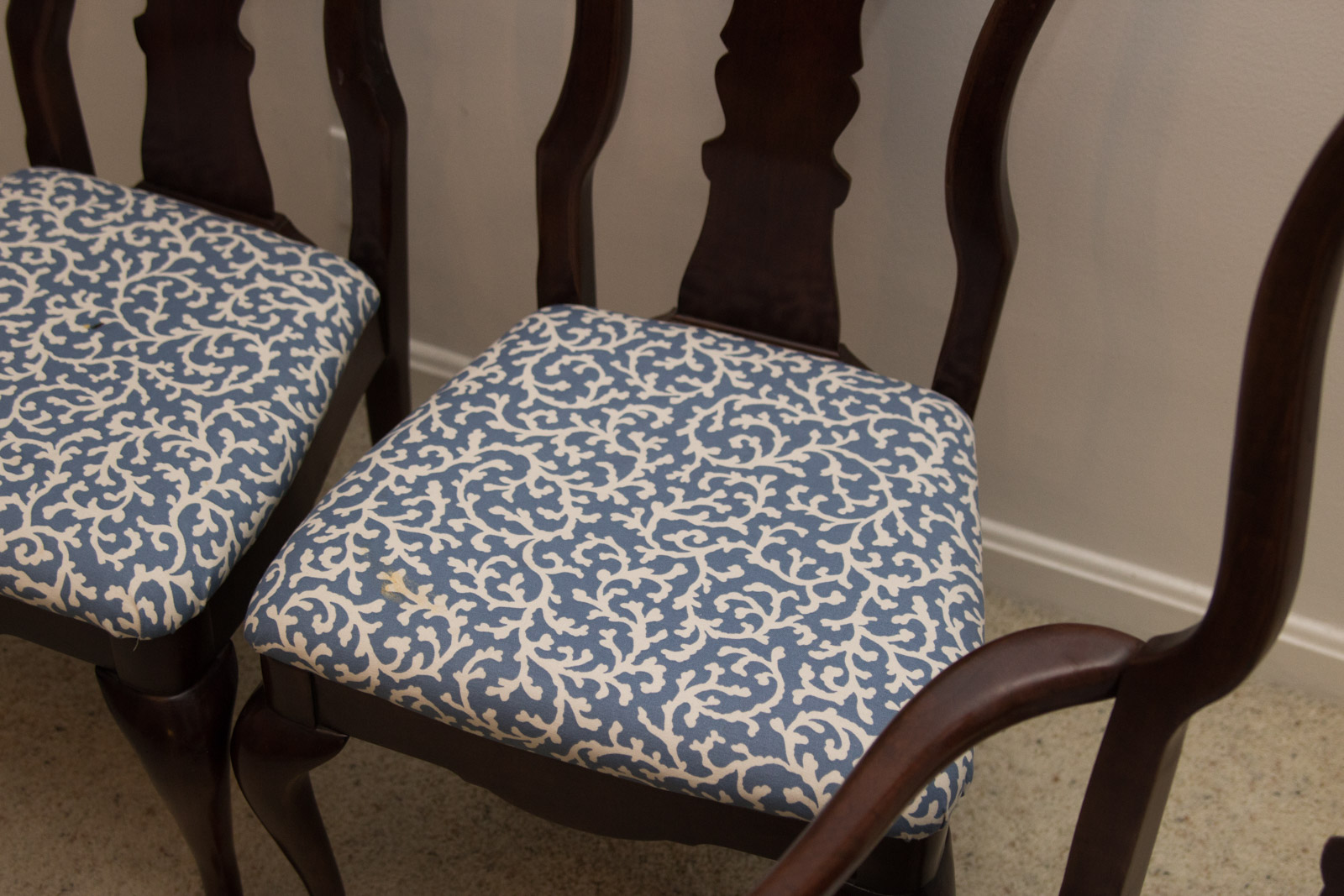 Thomasville Furniture Queen Anne Style Dining Table and Chair Set