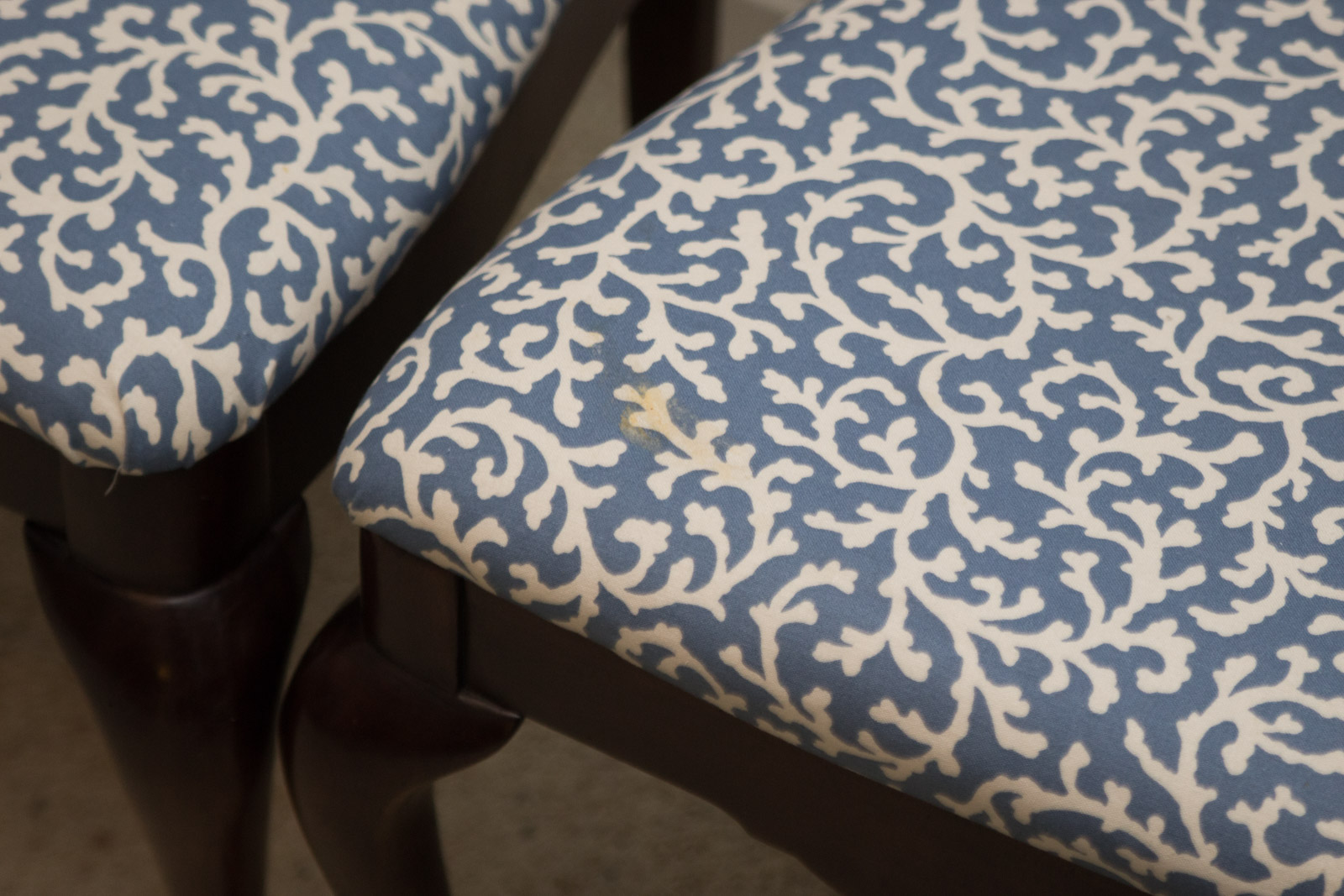 Thomasville Furniture Queen Anne Style Dining Table and Chair Set