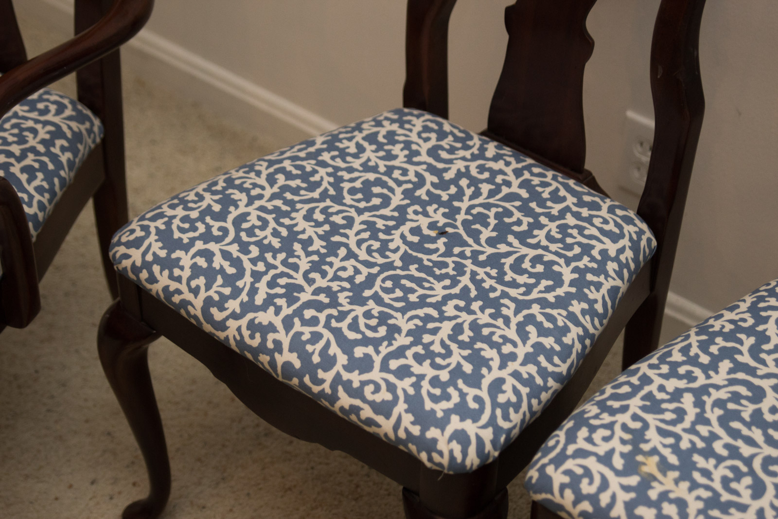 Thomasville Furniture Queen Anne Style Dining Table and Chair Set