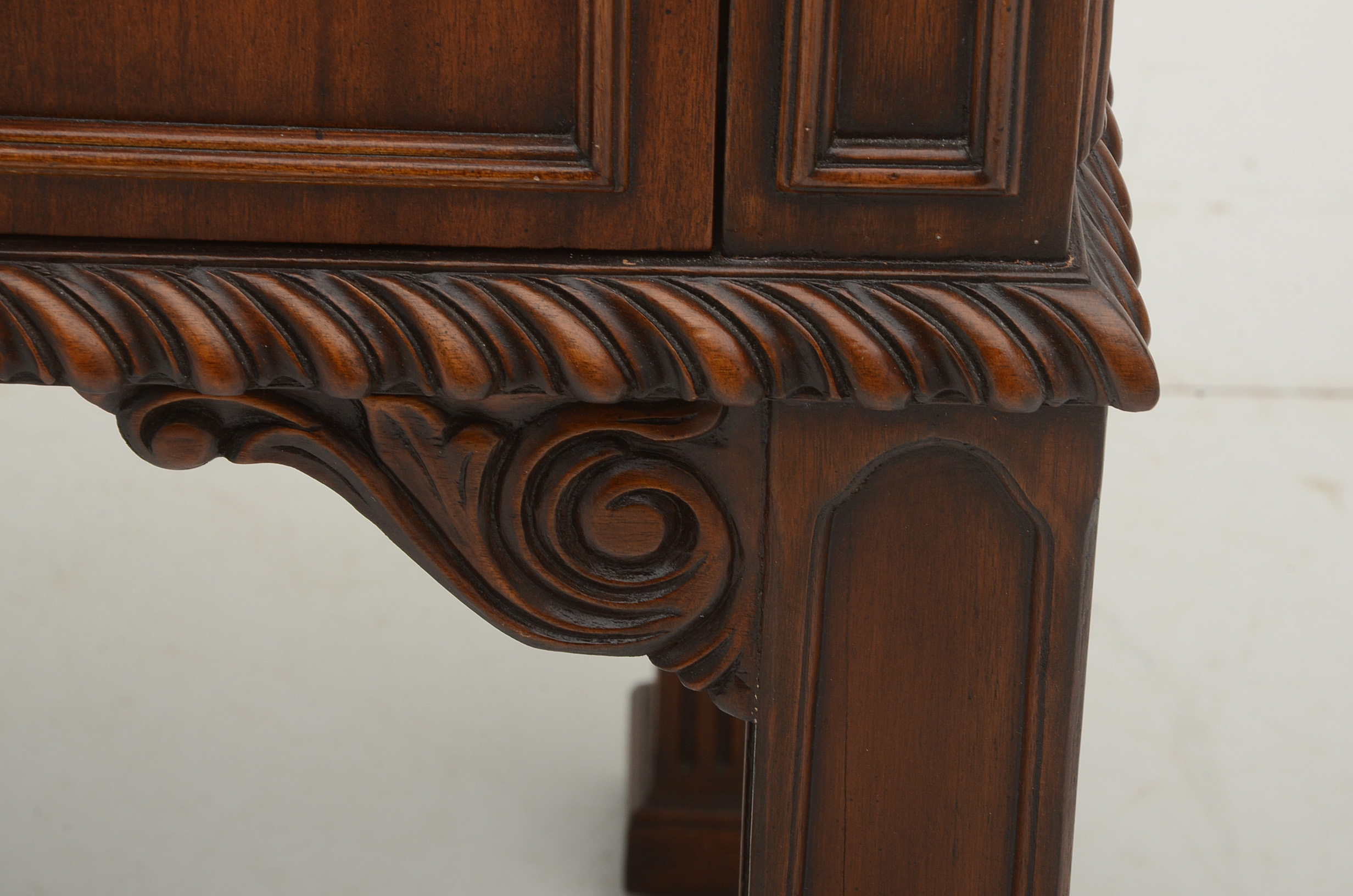Sligh Carved Mahogany Georgian Style Desk
