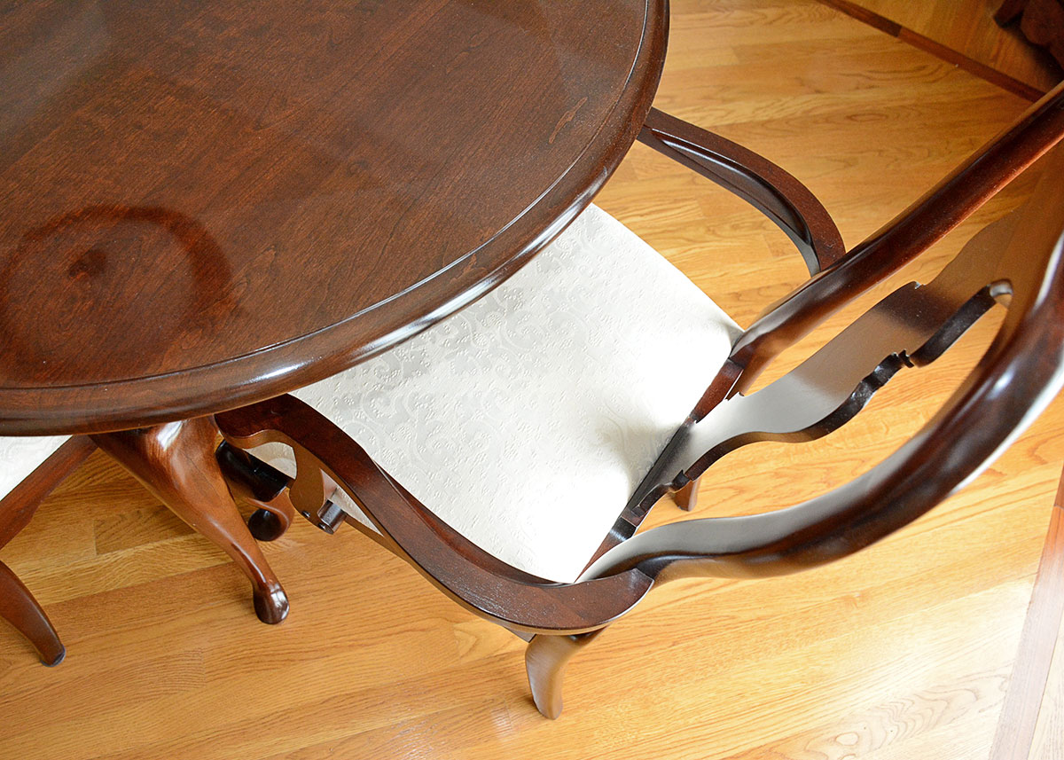 Queen Anne Style Dining Table and Chairs by Kincaid