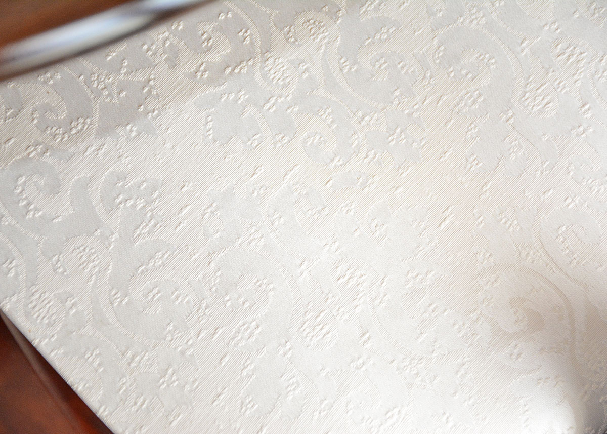 Queen Anne Style Dining Table and Chairs by Kincaid