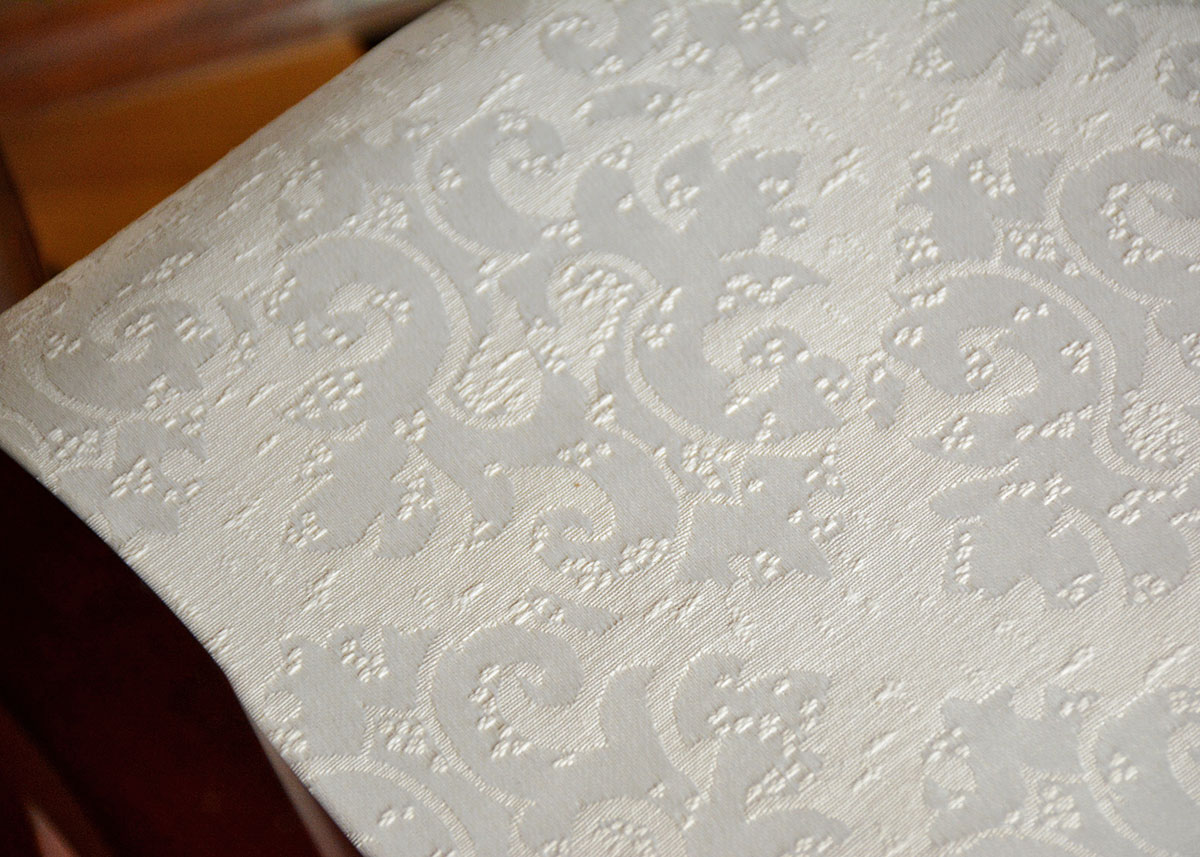 Queen Anne Style Dining Table and Chairs by Kincaid