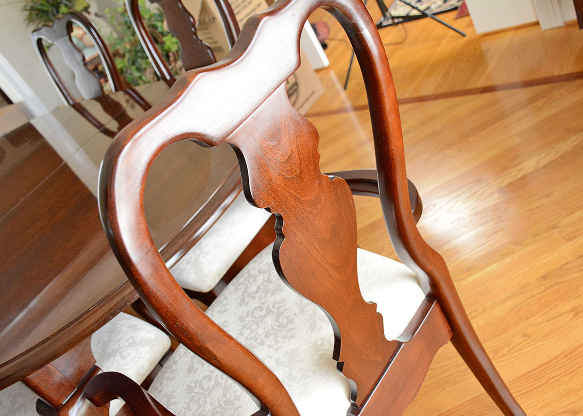 Queen Anne Style Dining Table and Chairs by Kincaid