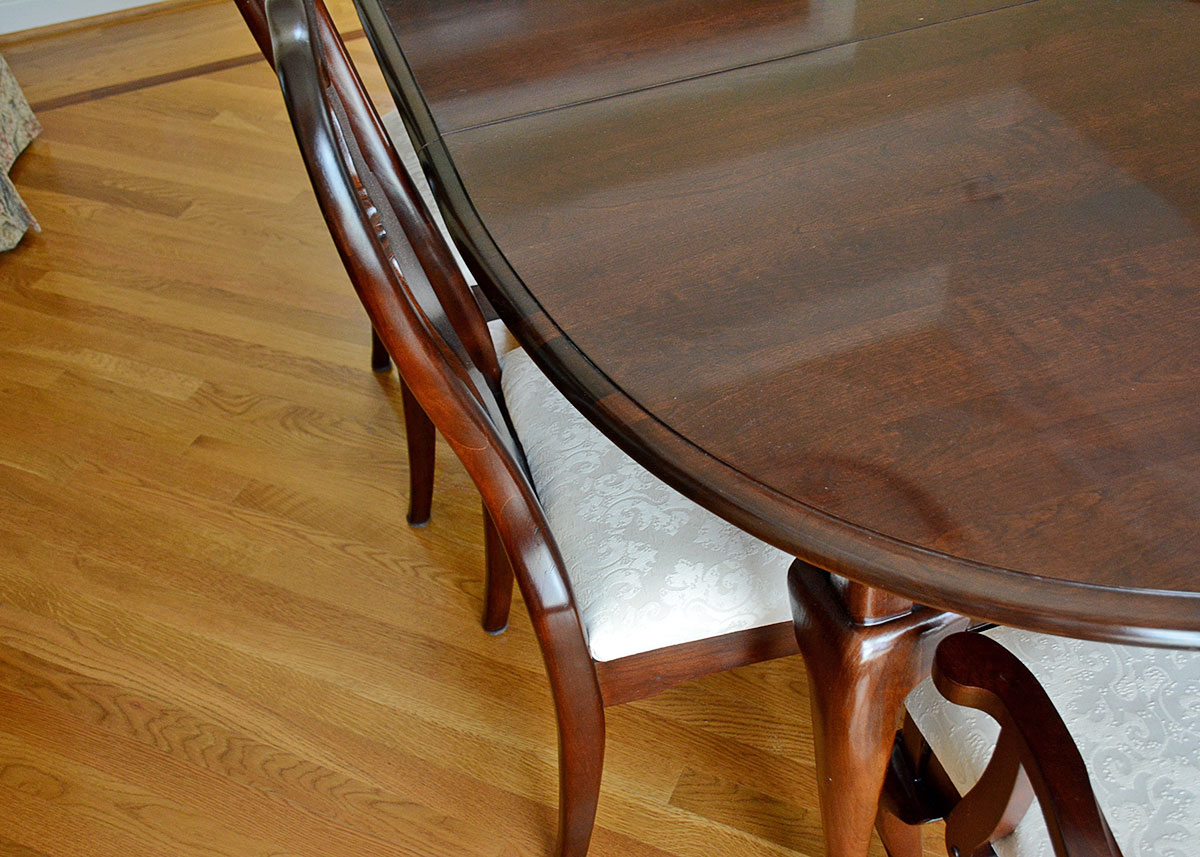 Queen Anne Style Dining Table and Chairs by Kincaid