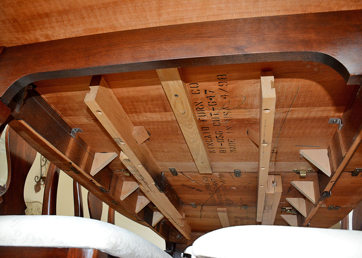 Queen Anne Style Dining Table and Chairs by Kincaid