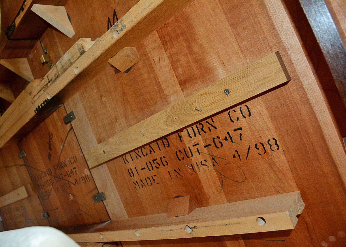 Queen Anne Style Dining Table and Chairs by Kincaid