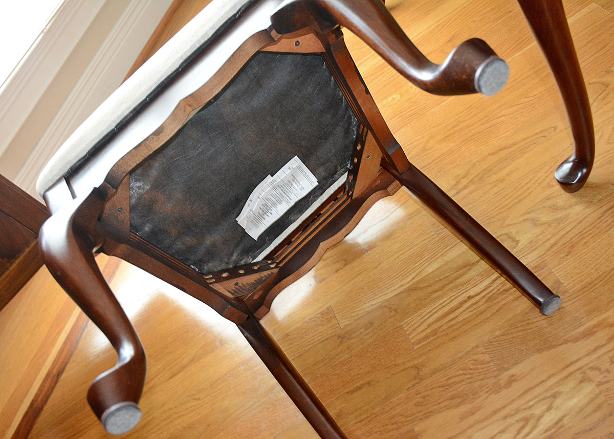 Queen Anne Style Dining Table and Chairs by Kincaid