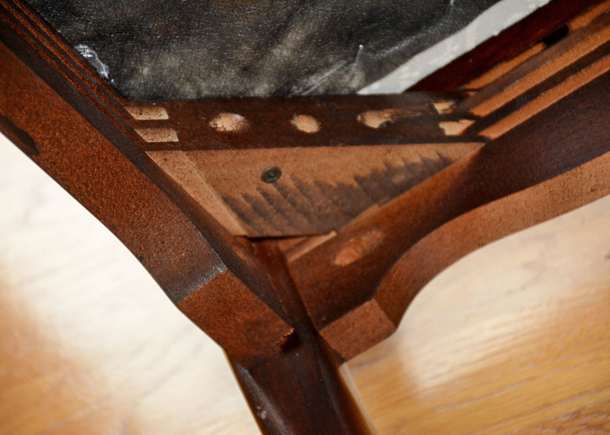 Queen Anne Style Dining Table and Chairs by Kincaid