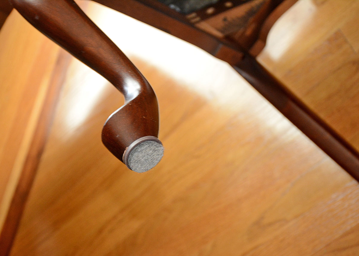 Queen Anne Style Dining Table and Chairs by Kincaid