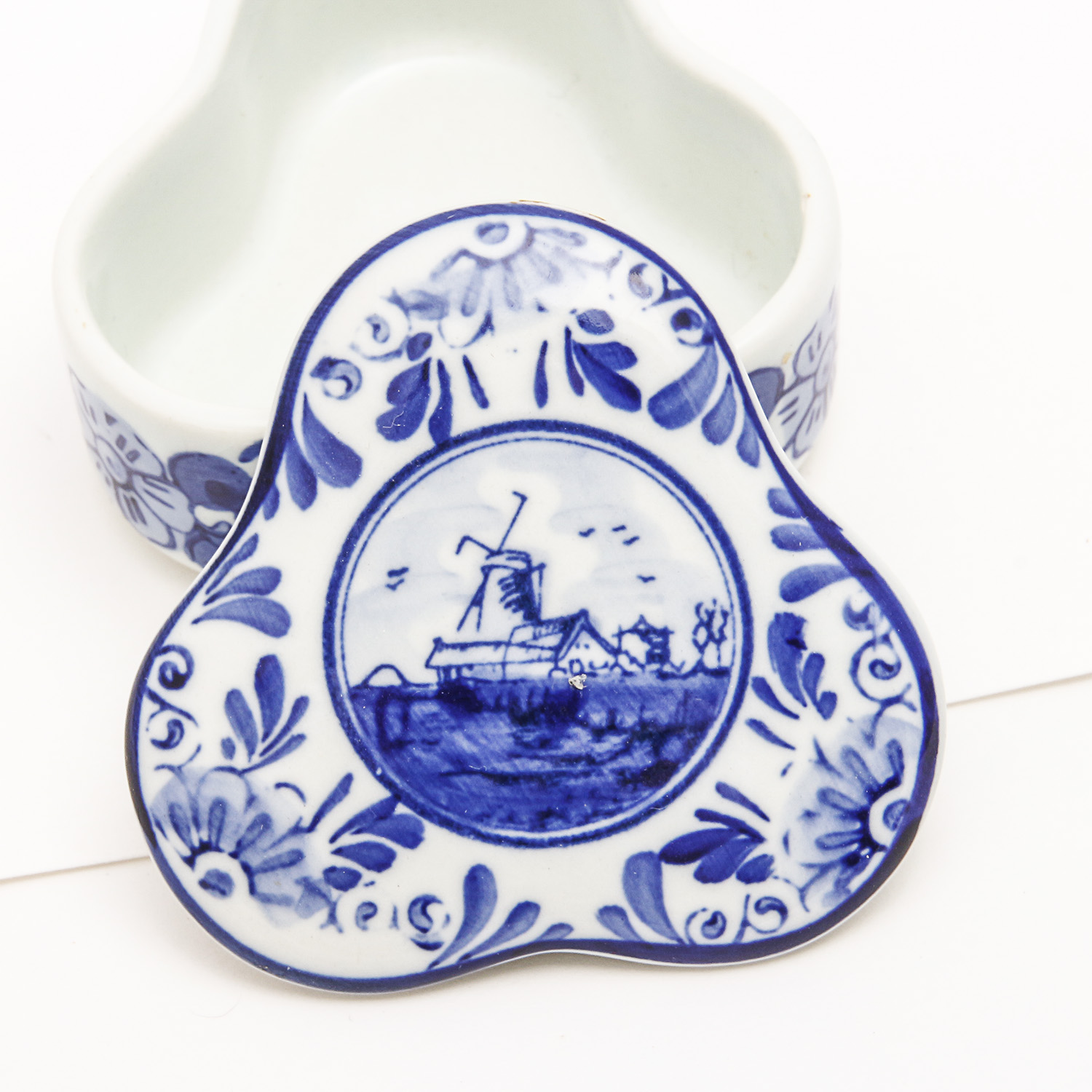 Vintage Delft China Trinket Box