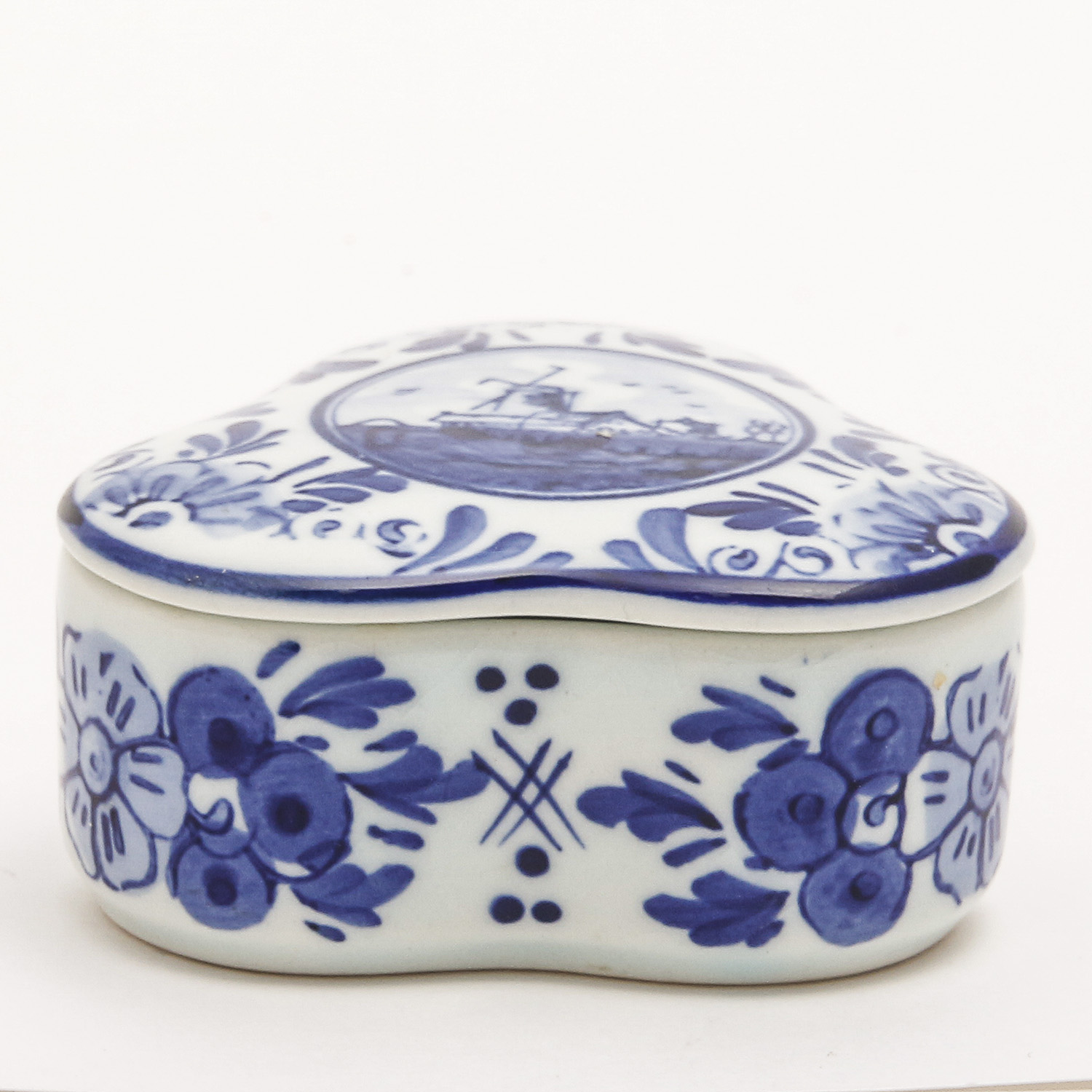 Vintage Delft China Trinket Box