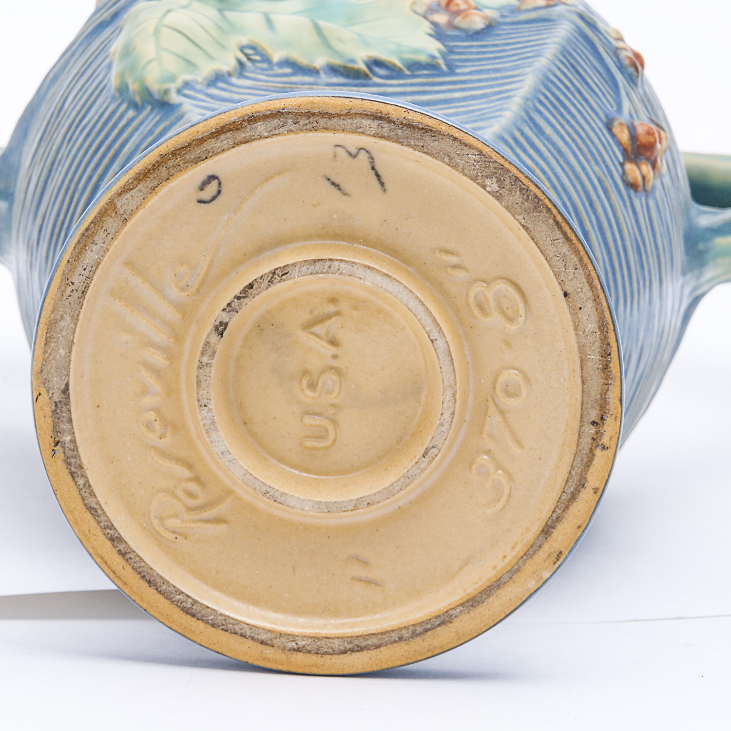 Roseville Bushberry Vase