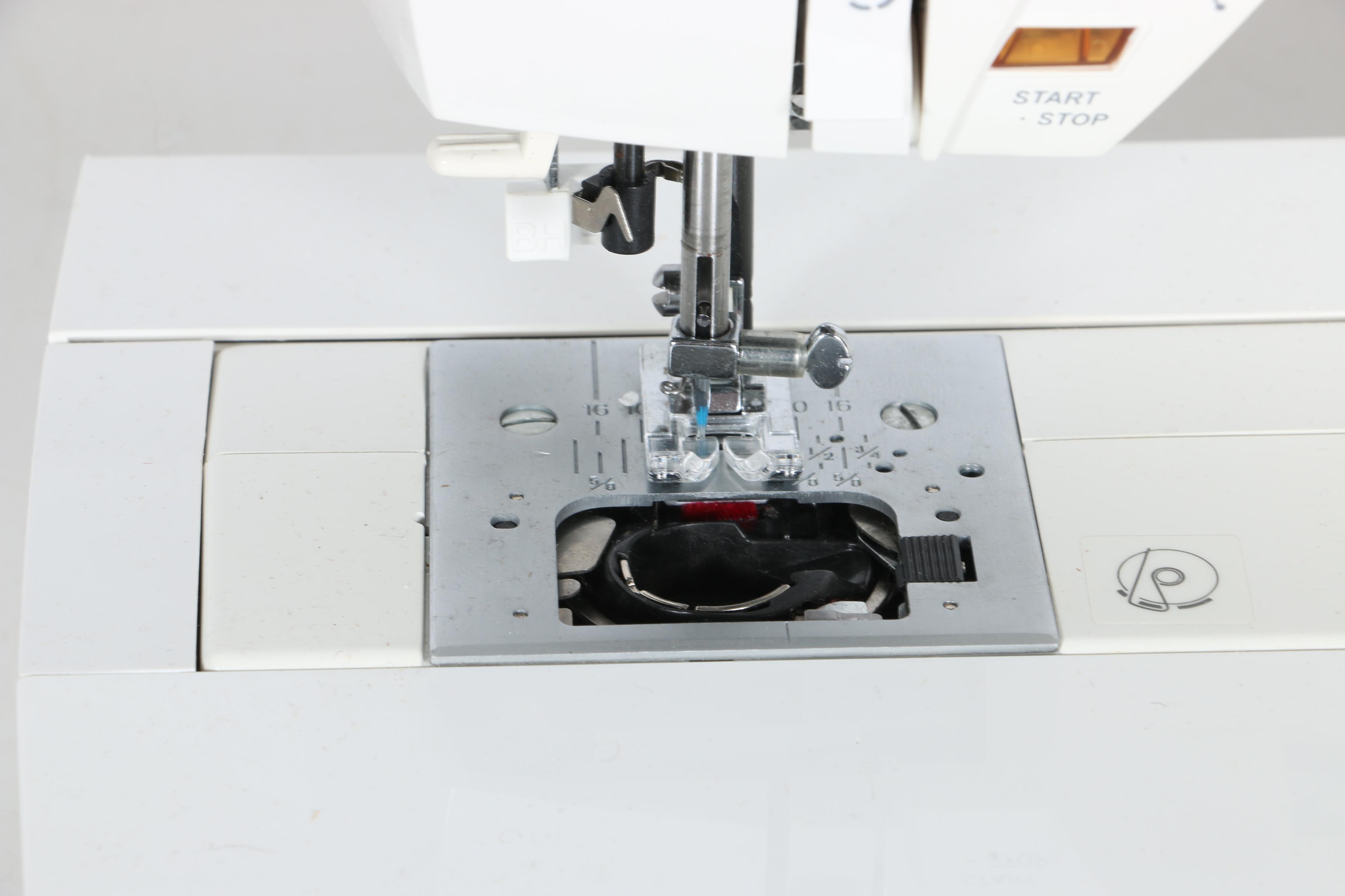 Singer Futura SES 1000 Sewing and Embroidery Machine