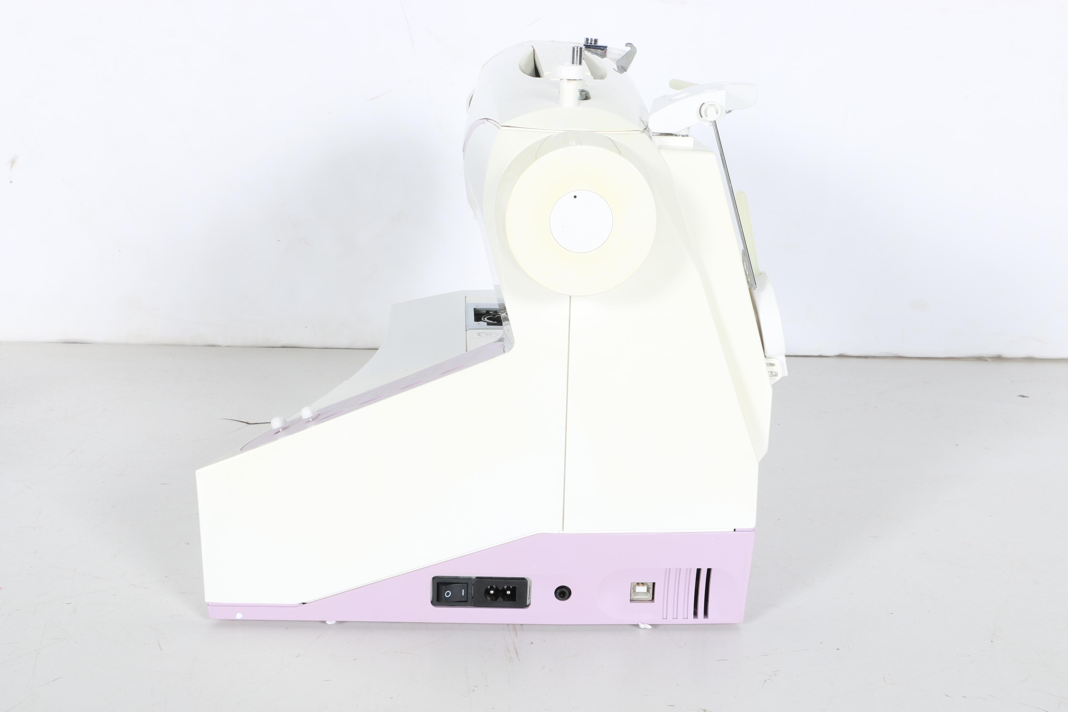 Singer Futura SES 1000 Sewing and Embroidery Machine